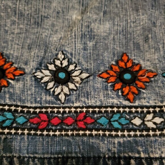 Sharon Young Denim Peasant Style top with Embroidery.  Size Med. - Picture 4 of 8